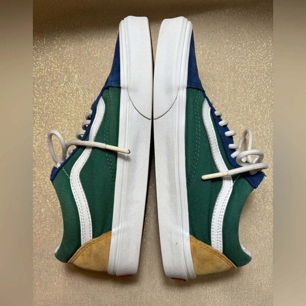 Vans Off The Wall Old Skool Yacht Club Sneaker-Size: Unisex 7.5(M), 9.0(W)